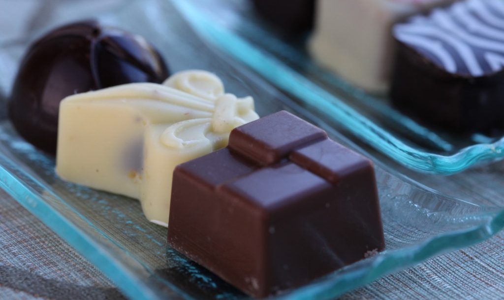 How to make a Chocolate Truffles Image chocolate truffles in a serving plate as featured in wine country table blog "How to make a Chocolate Truffles"