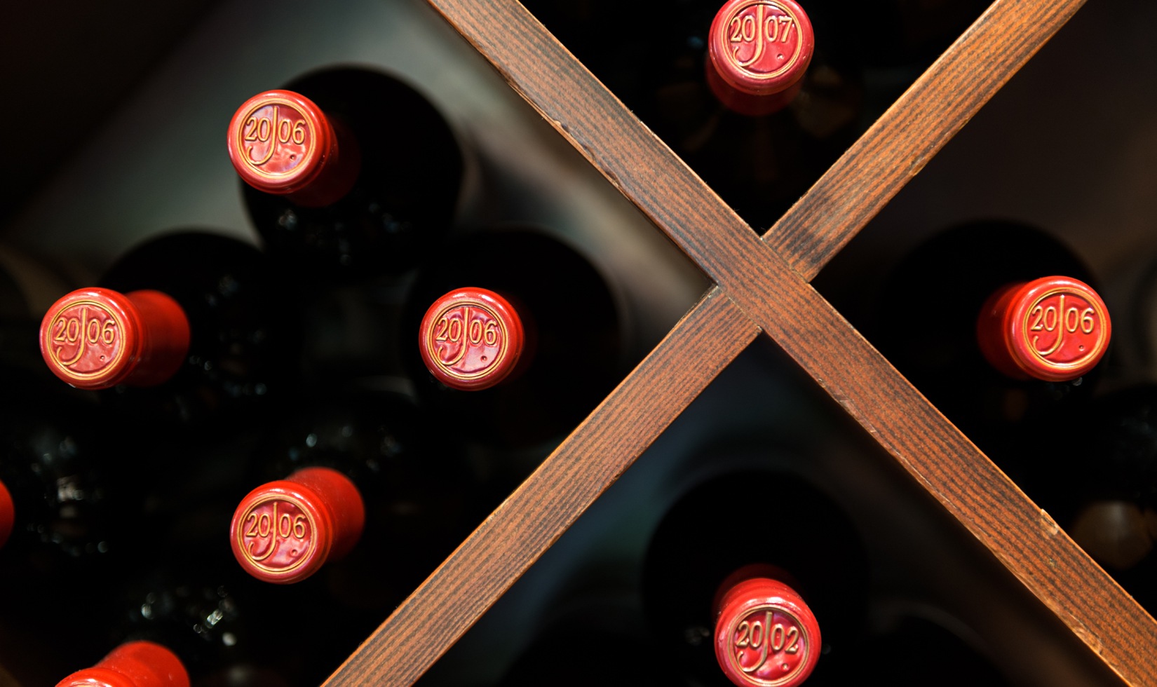 Jordan Alexander Valley Cabernet Sauvignon wine bottles highlighting it's closure part that is important to seal tyhe wine in to keep it safe from oxidation.