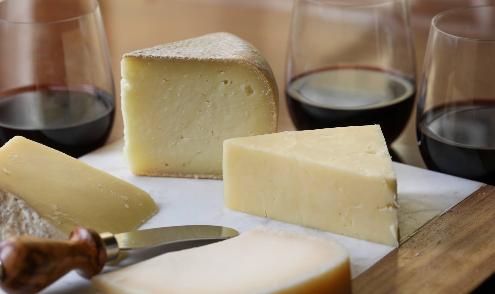 Cheese and Cabernet Sauvignon Pairing white cheese paired with cabernet sauvignon