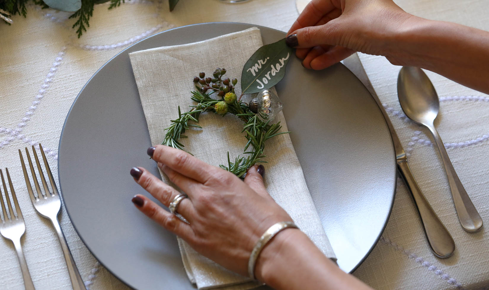 Elegant Christmas Table Setting Ideas 2 mini wreath place setting idea