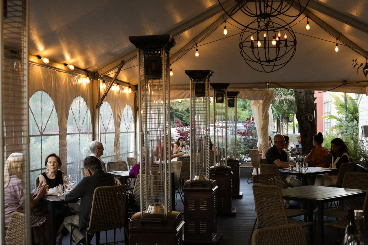 outdoor patio valette restaurant downtown healdsburg